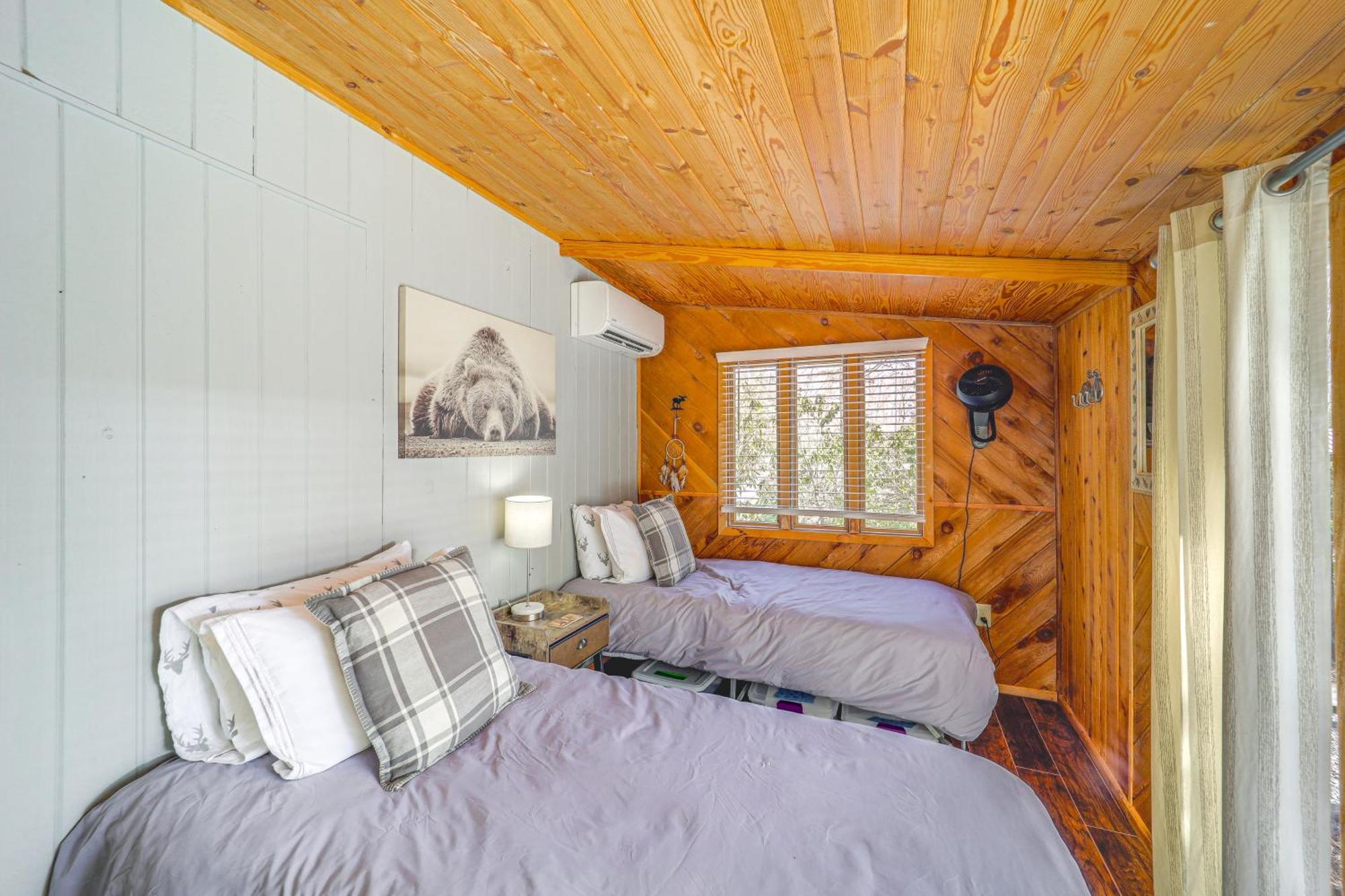 Rustic Newland Cabin With Deck By Lake And Trails! ภายนอก รูปภาพ